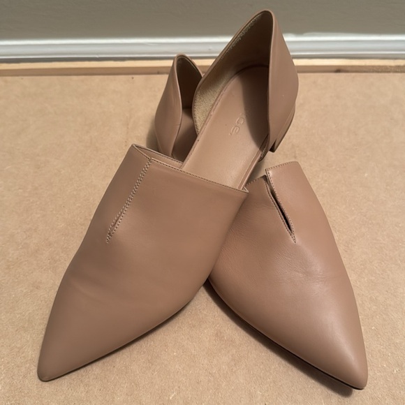 BRAND NEW Vince Darlington Nude Leather Pointed Toe Flats - Picture 6 of 7